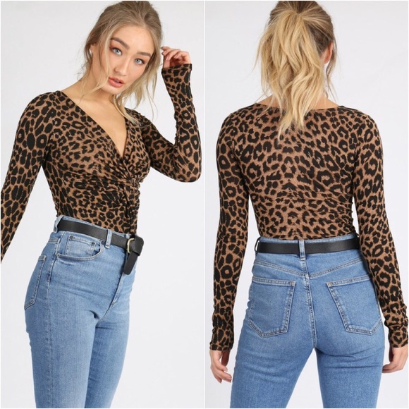 🆕Gia Front Knot Leopard Print Bodysuit - Picture 2 of 3